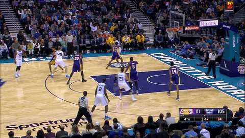 La quinta e ultima stoppata di Randle contro gli Hornets. 