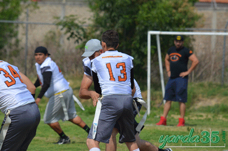 Warriors acarreando el balón
