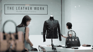 Entraron a una tienda a comprar ropa, pero lo que encontraron dentro fue algo sangriento y horrible - Imagen 4