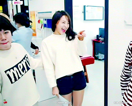 xT8qBrMJD1F4WOY9dS.gif