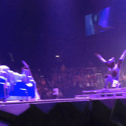 xTcnSUebkG64UWjm2A.gif