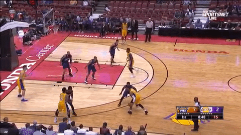 Zubacca porta Chandler a raccogliere margherite.