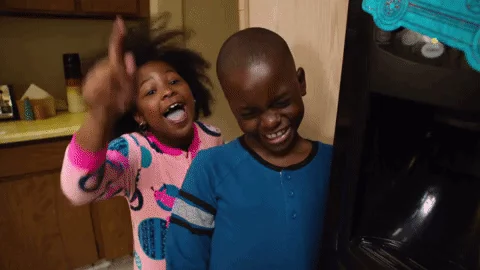 Grandir dans une famille africaine, on fini par en rire